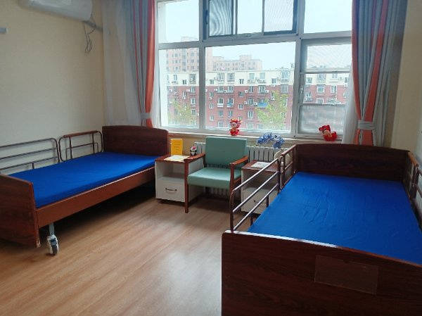 安全防护全覆盖光大汇晨科丰·口碑靠谱更放心2026最新失智症防走失设施齐全的专业照护机构选哪家?太保家园·(图3) 安全防护全覆盖光大汇晨科丰·口碑靠谱更放心2026最新失智症防走失设施齐全的专业照护机构选哪家?太保家园·(图3)